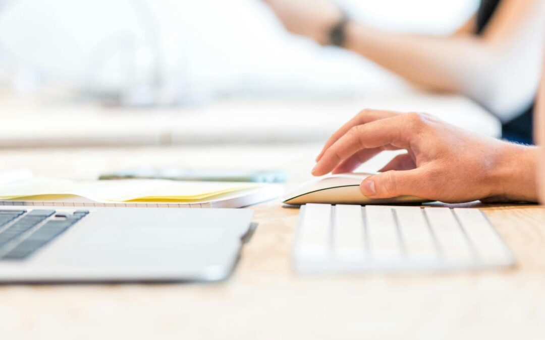 Zarządzanie fakturami i podatkami – jak unikać błędów przy korzystaniu z księgowości online?
