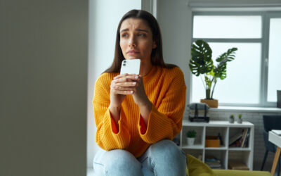 Życie w zawieszeniu – jak oczekiwanie na jedną wiadomość potrafi zablokować cały dzień?